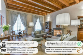 Pontormo apartment with fireplace in Oltrarno, Florence